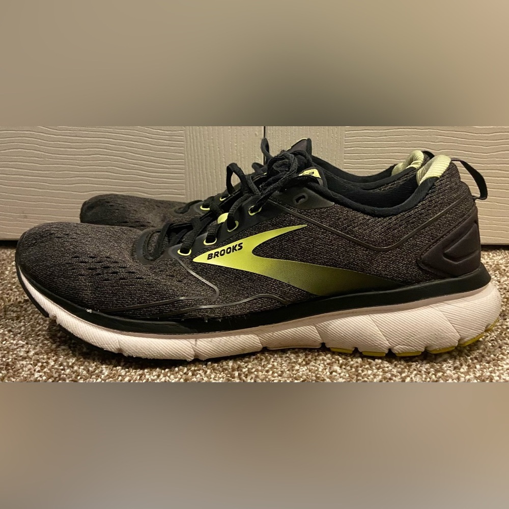 Brooks Transmit 3 1103631D030 Men Size US 10.5D Yellow Black Running Shoes